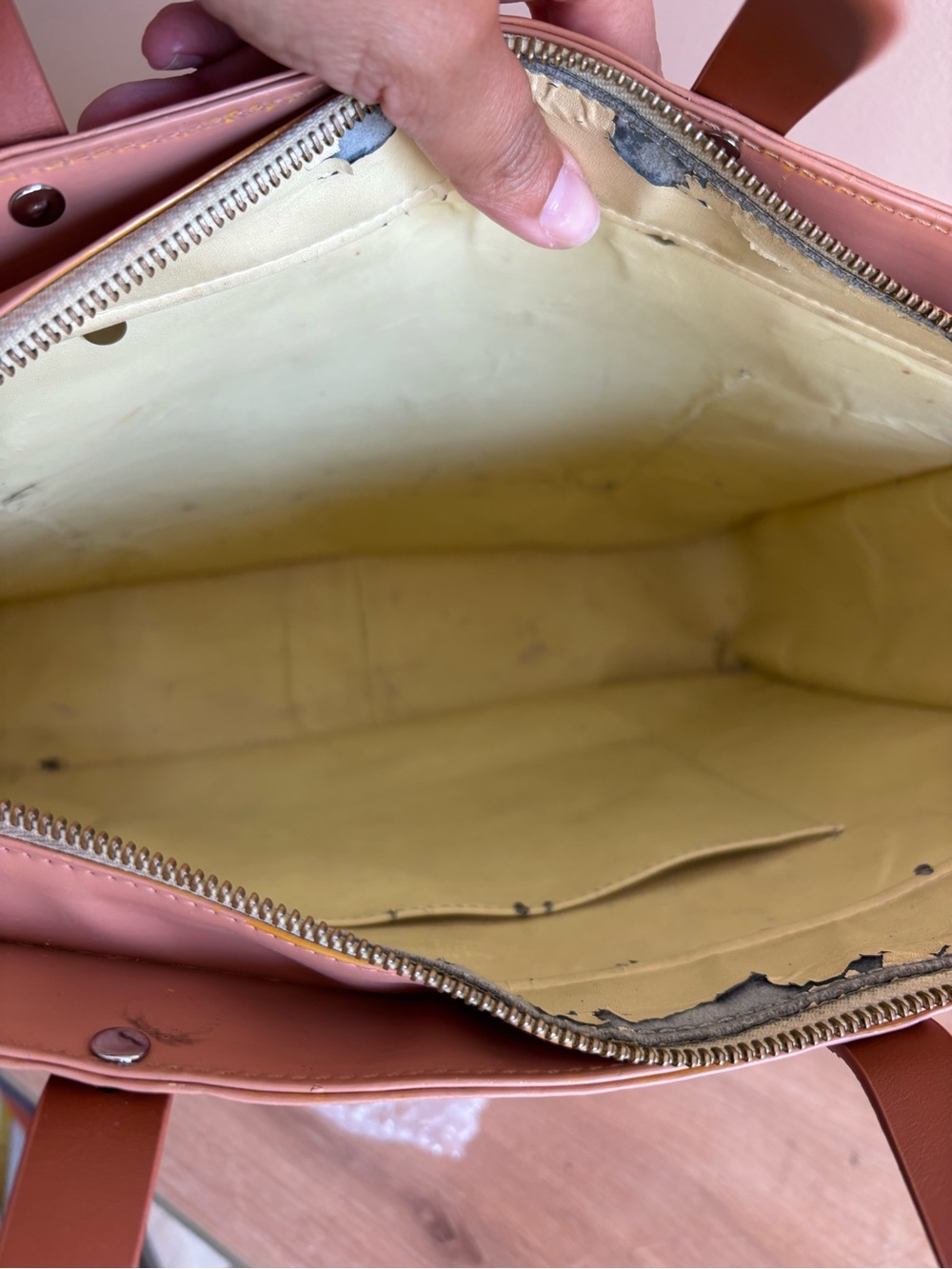 Authentic Louis Vuitton vernis shoulder bag - Picture 10 of 12